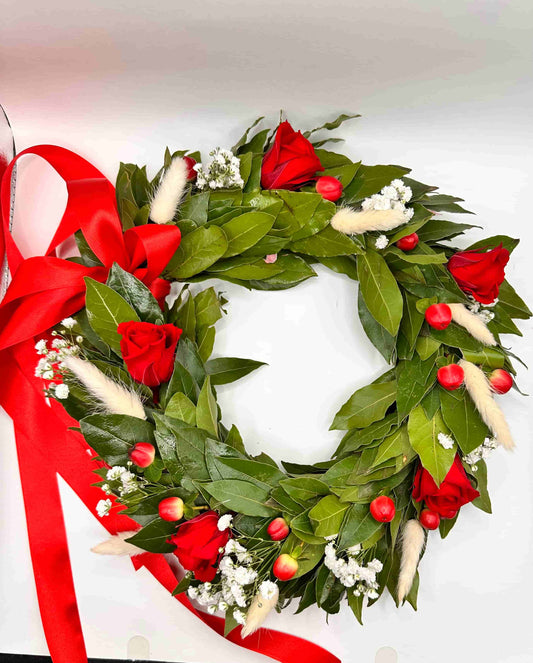 Corona d'Alloro con Rose Stabilizzate, Nebbiolina Fresca e Lagurus