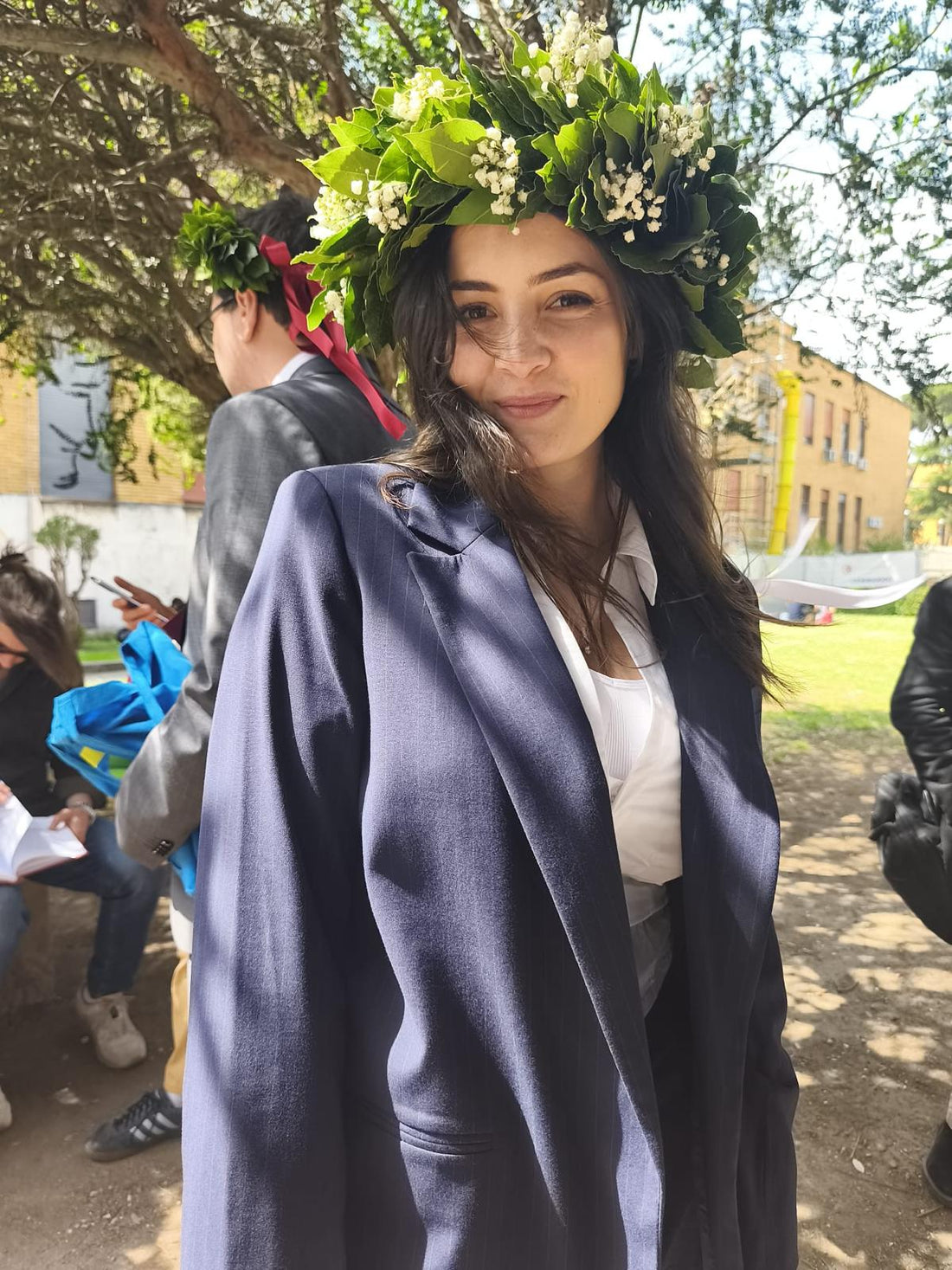 Corona d'alloro classica indossata alla laurea: storia e tradizione