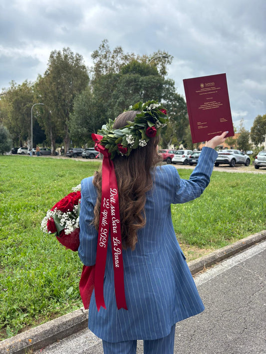 Corona d'alloro con nastro bordeaux personalizzato per la laurea