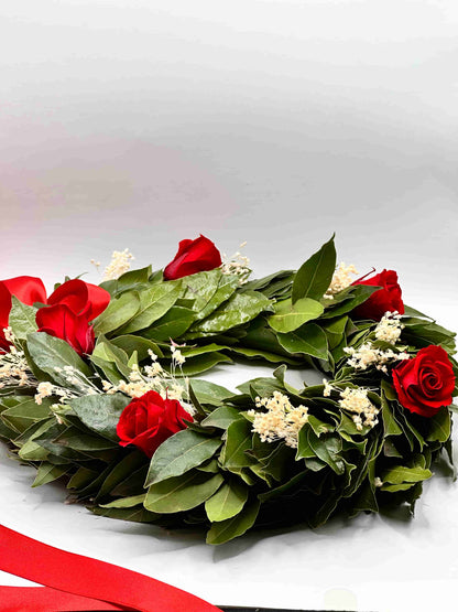 Corona d’alloro per laurea con rose e nebbiolina stabilizzate