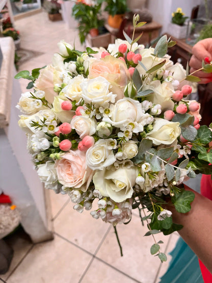 Bouquet di rose colorate per laurea