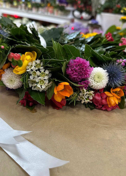 Corona d'Alloro con Fiori Freschi Misti